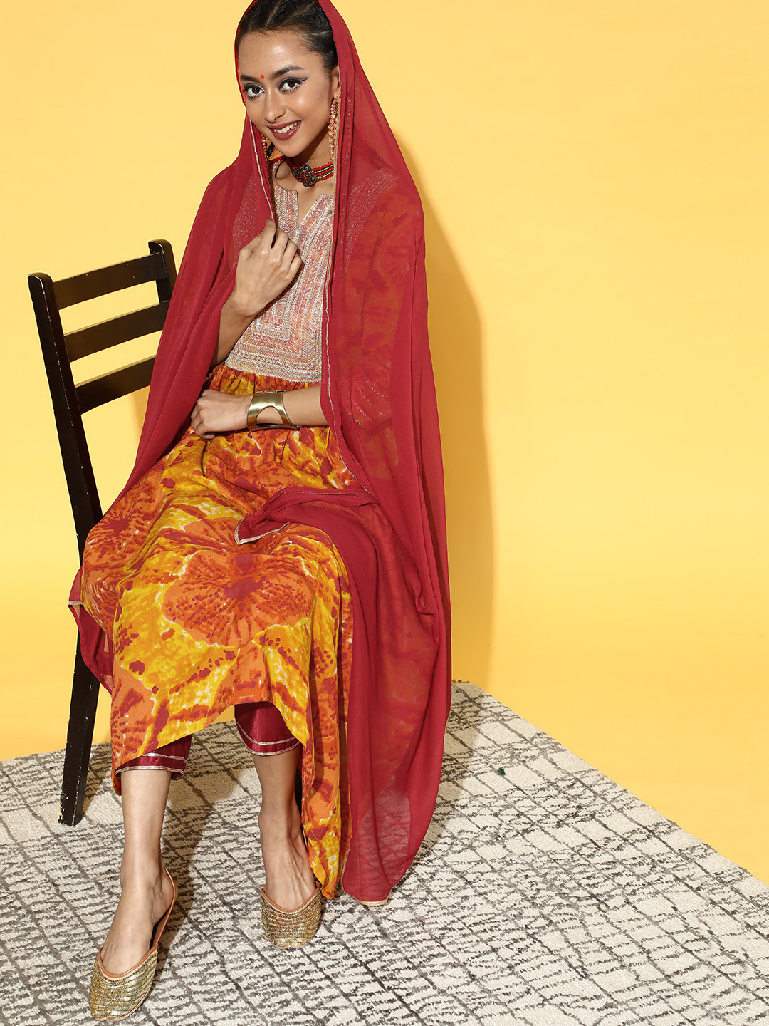 

Indo Era Abstract Cotton Blend Tie and Dye Printed Kurta Set, Yellow