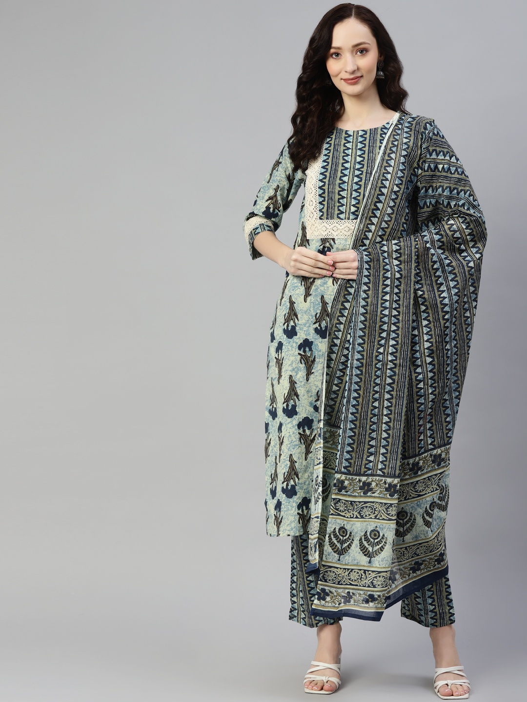 

Yuris Women Blue Floral Printed Pure Cotton Kurta with Trousers & With Dupatta