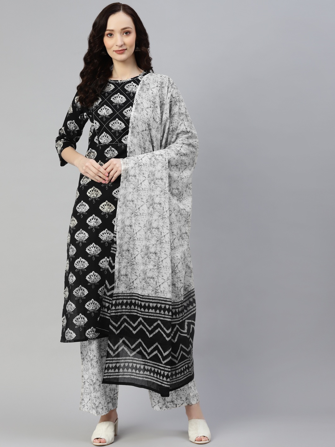 

Yuris Women Black & Off-White Floral Printed Pure Cotton Kurta with Palazzos & With Dupatta