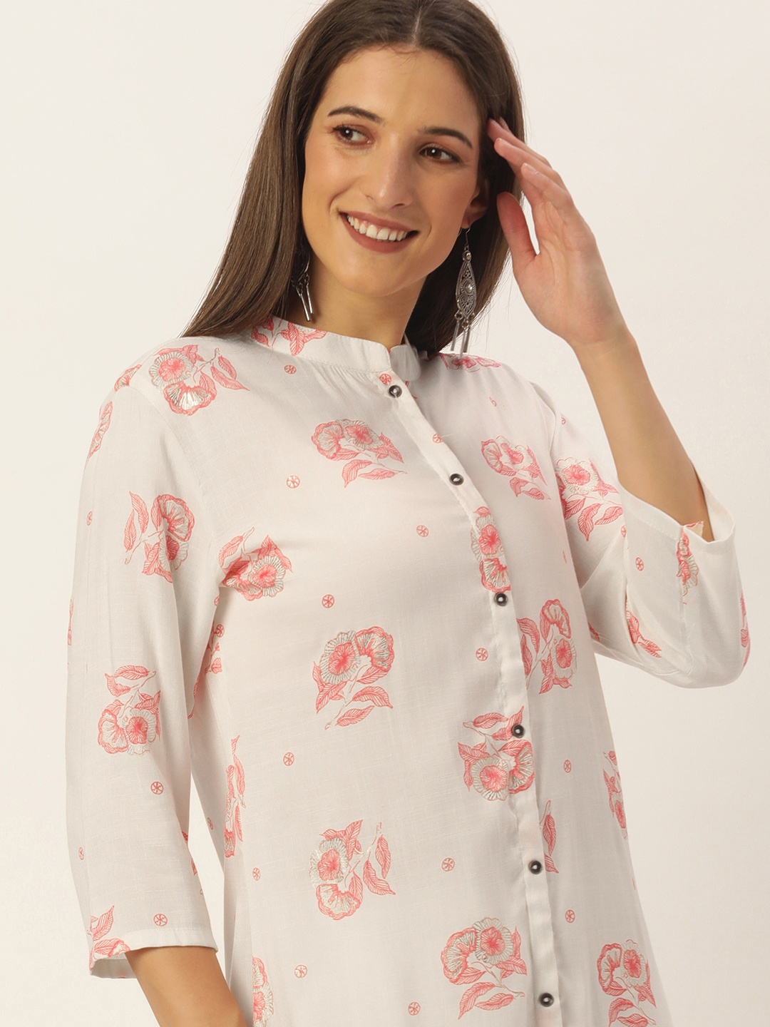 

SWAGG INDIA Women White & Red Floral Foil Printed Kurta