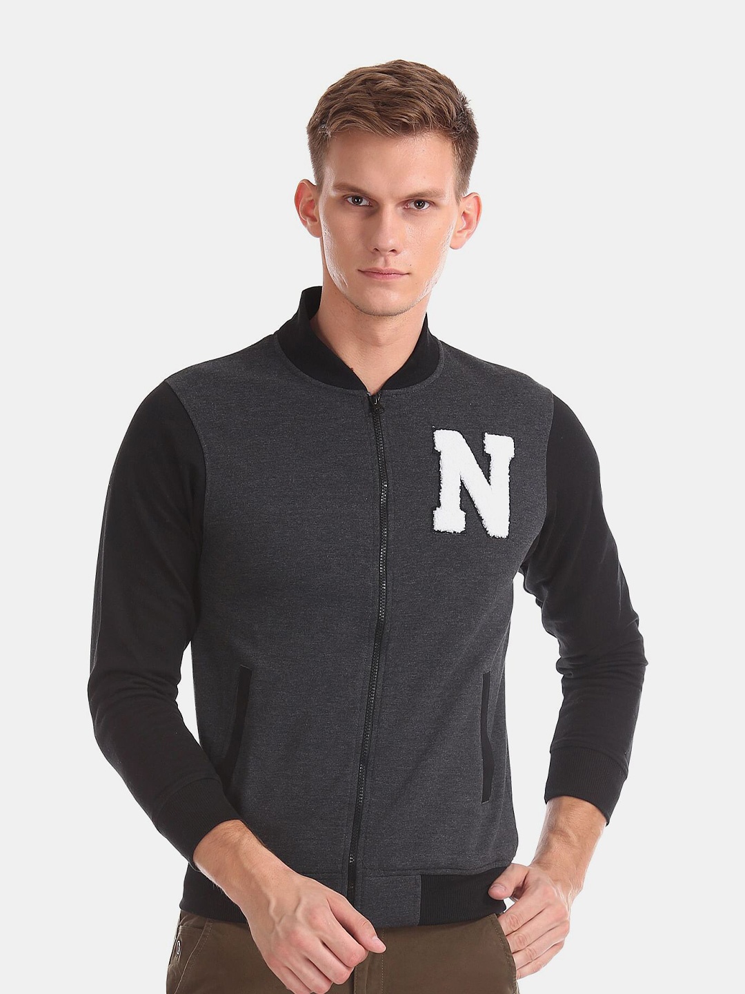 

Newport Men Grey Colourblocked Sweatshirt