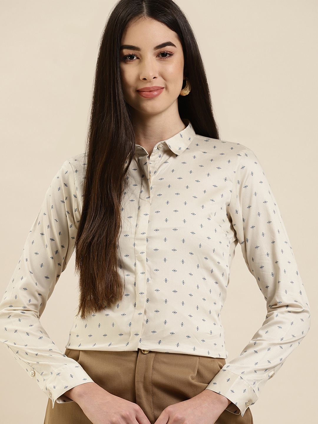 

Hancock Women Beige & Blue Slim Fit Geometric Printed Formal Shirt