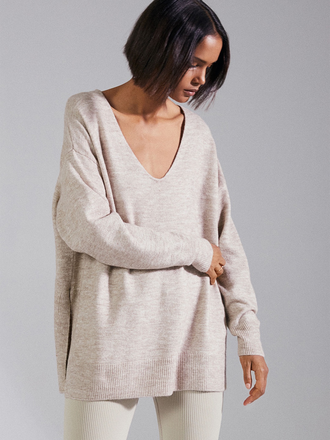 

H&M Women Beige Solid V-Neck Jumper