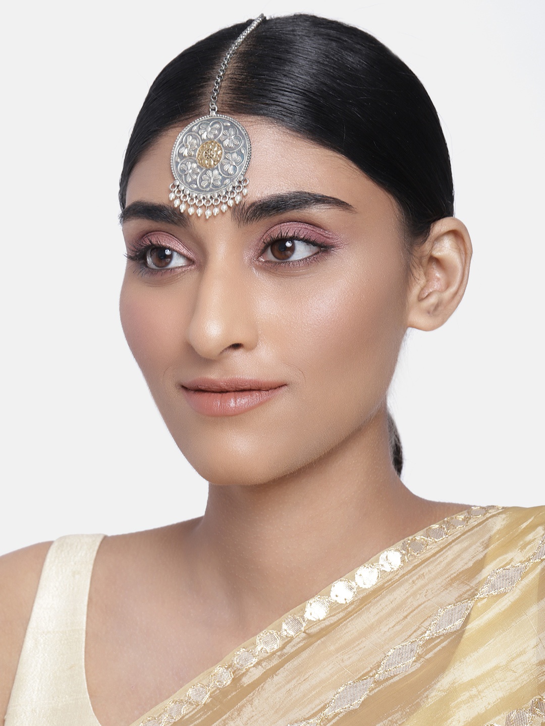

Peora Oxidised Silver Maang Tikka