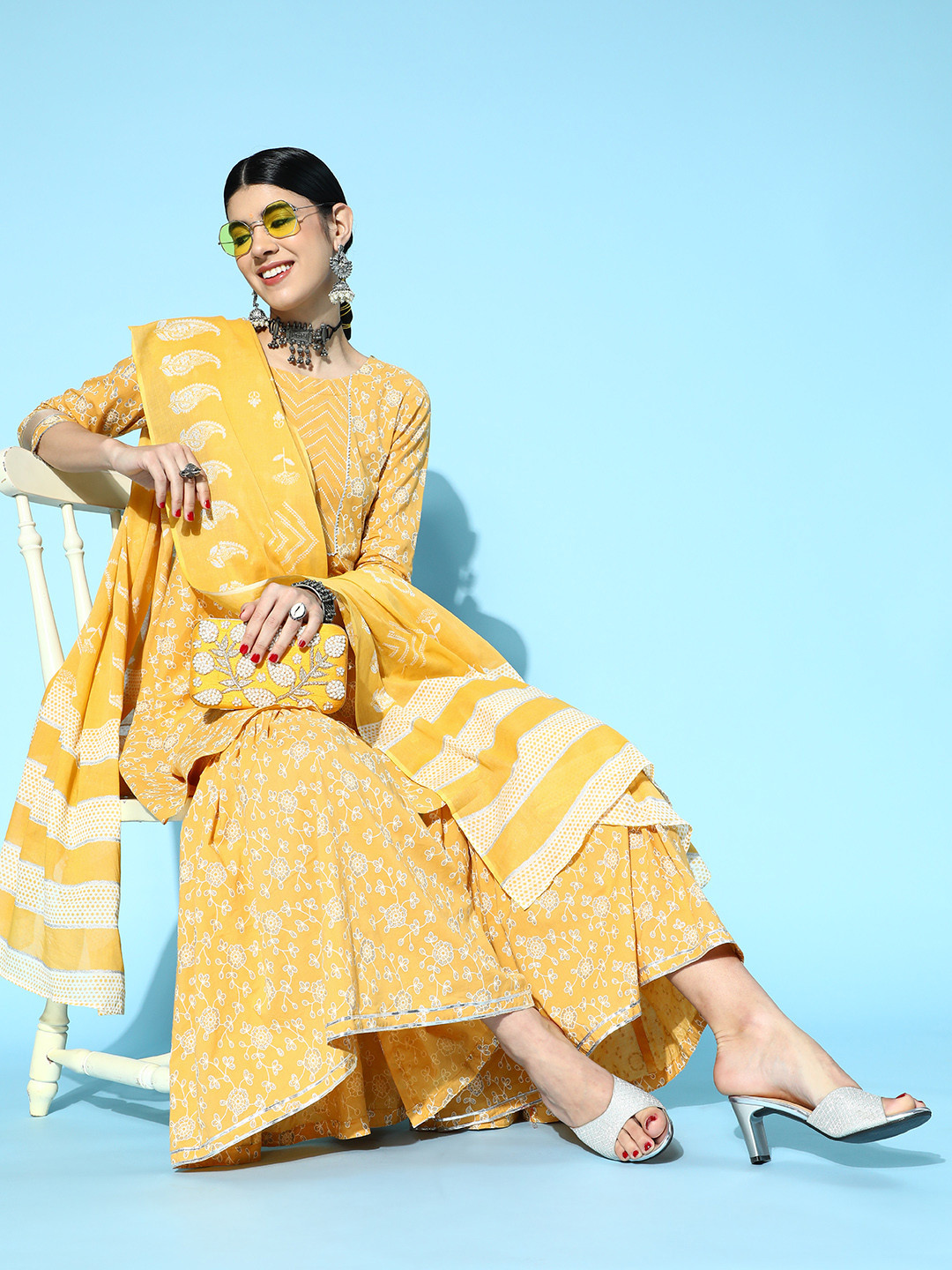 

Indo Era Floral Cotton Blend Print Parade Kurta Set, Yellow