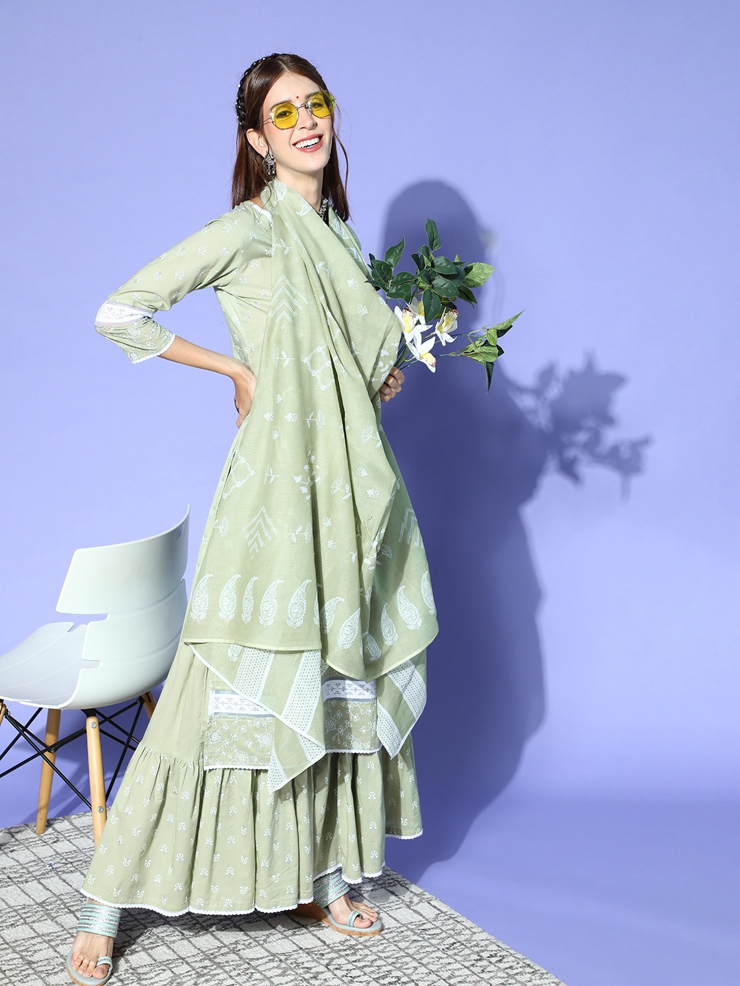 

Indo Era Ethnic Motifs Cotton Blend Feminine Frills Kurta Set, Green