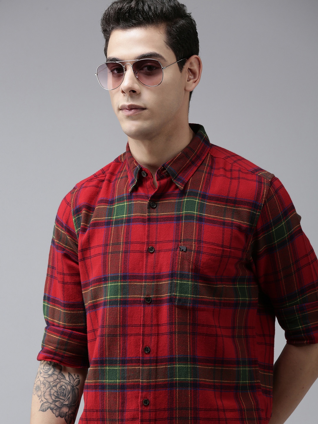 

THE BEAR HOUSE Men Red & Green Classic Slim Fit Tartan Checked Casual Shirt