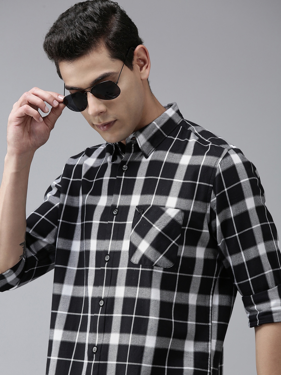 

THE BEAR HOUSE Men Black & White Classic Slim Fit Tartan Checks Checked Casual Shirt
