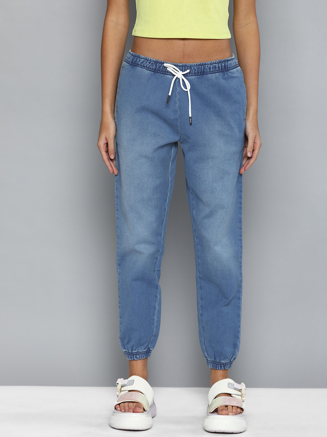 

Levis Women Slim Fit Mid-Rise Joggers, Blue
