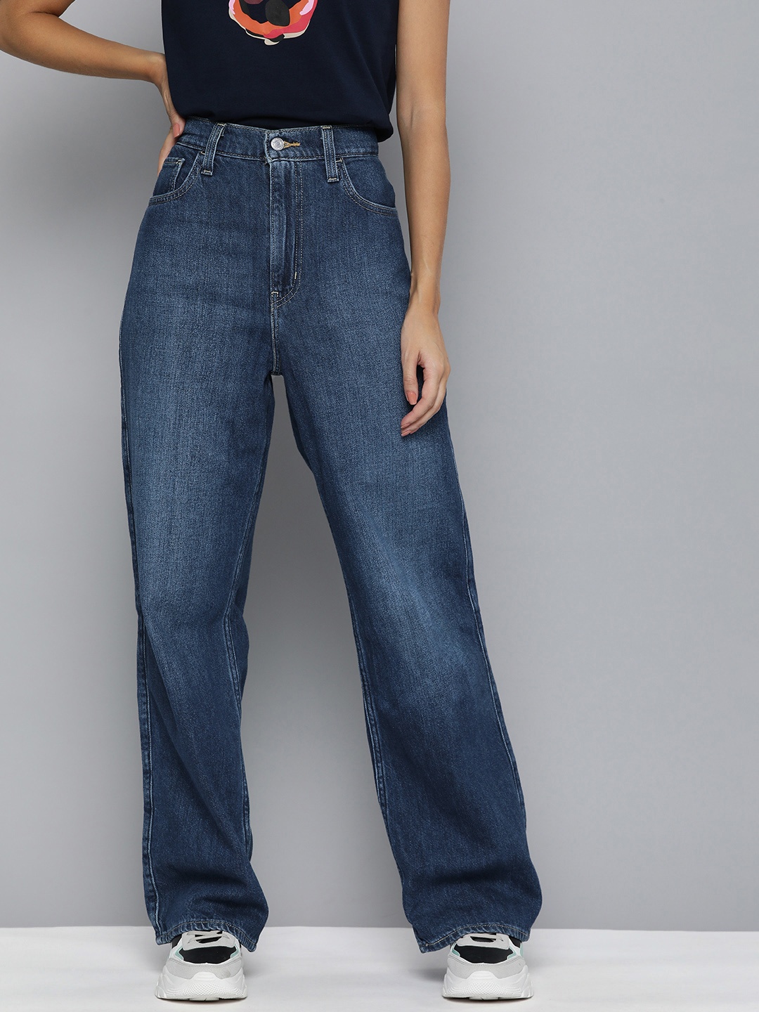 

Levis Women Blue Straight Fit High-Rise Light Fade Clean Look Jeans