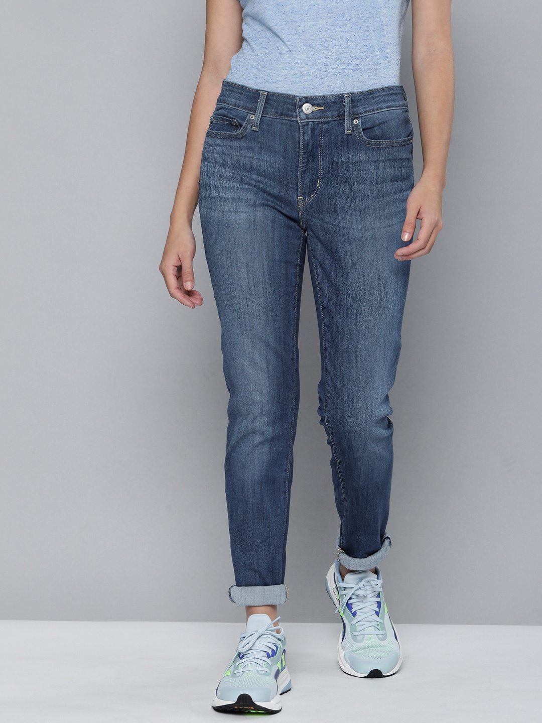 

Levis Women Blue 711 Skinny Fit Mid Rise Light Fade Stretchable Jeans