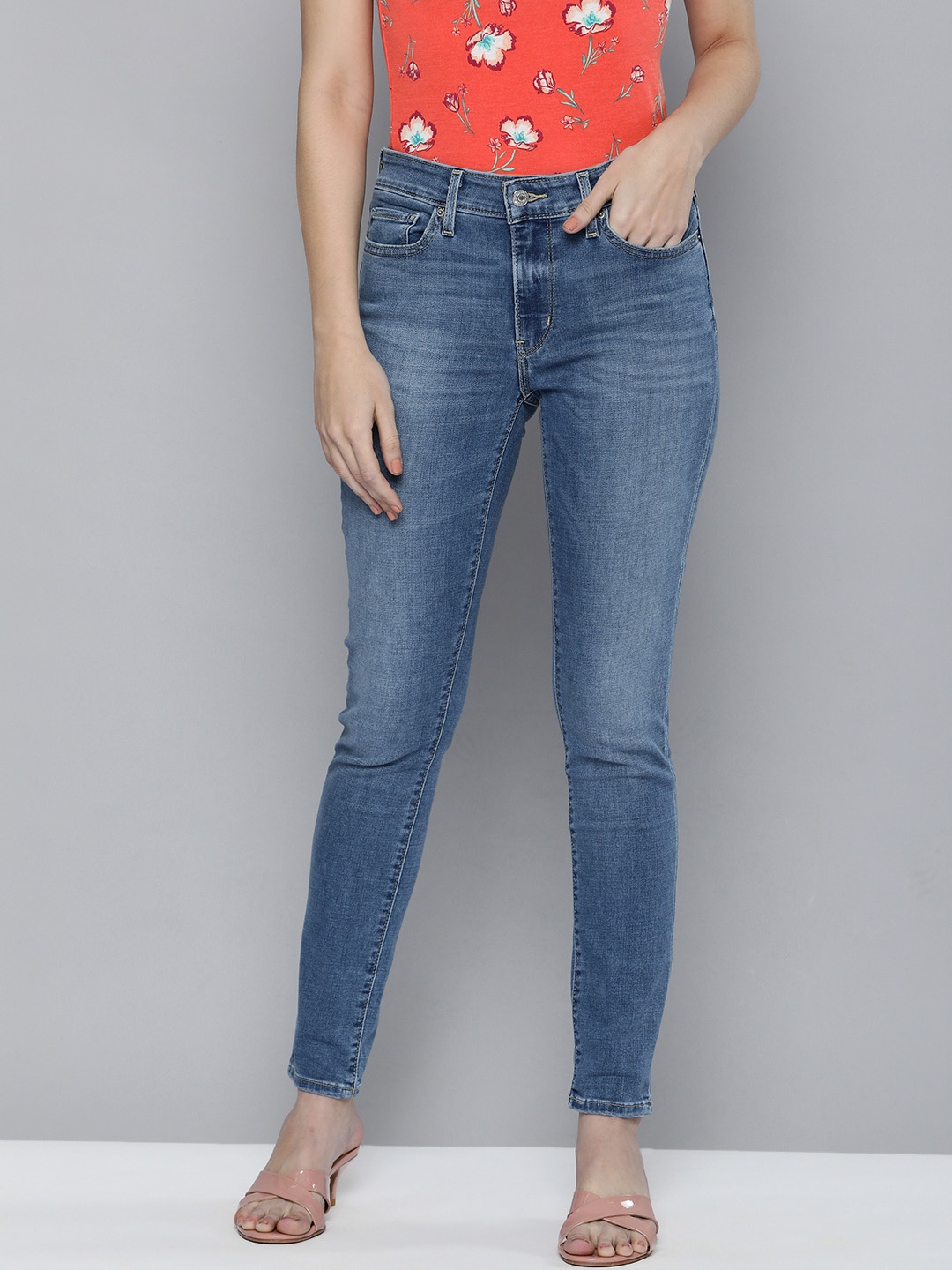 

Levis Women Blue 711 Skinny Fit Light Fade Stretchable Jeans