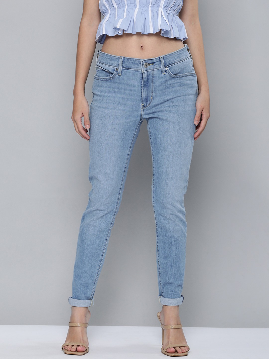

Levis Women Blue 711 Skinny Fit Mid Rise Light Fade Stretchable Jeans