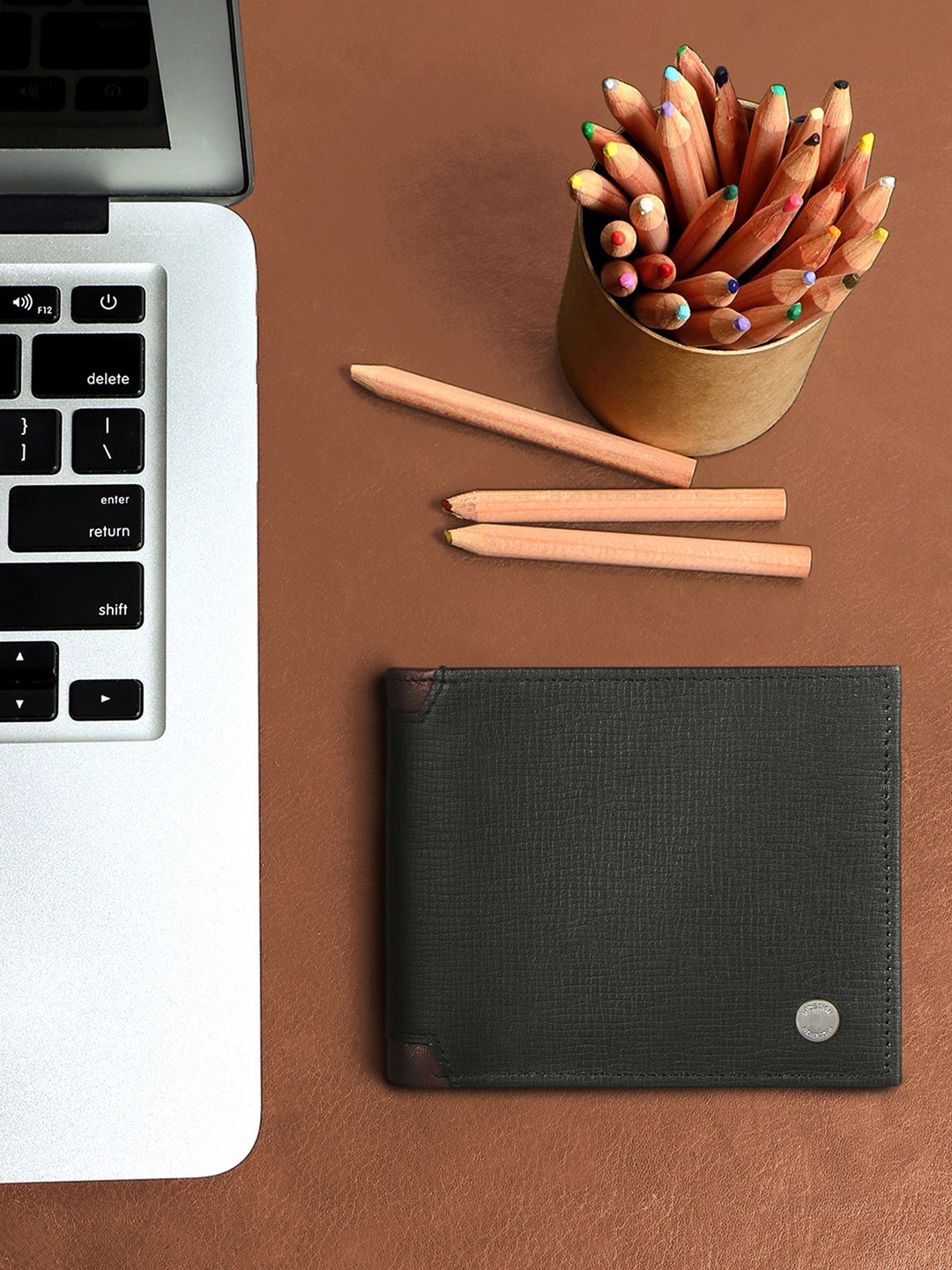 

Hidesign Men Black & Brown Textured Leather Two Fold Wallet