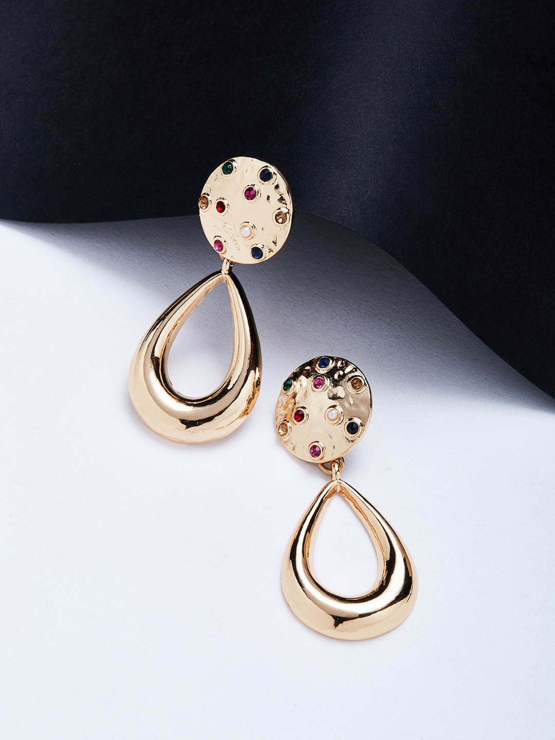 

Lilly & sparkle Woman Gold-Toned Contemporary Drop Earrings
