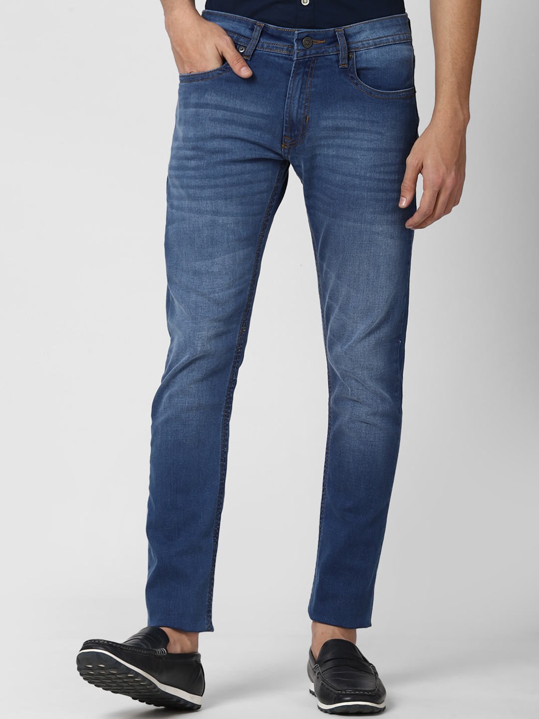 

Peter England Casuals Men Blue Skinny Fit Mildly Distressed Heavy Fade Stretchable Jeans