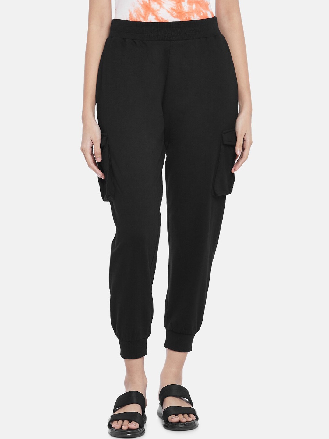 

People Women Black Solid Pure Cotton Cropped Cargos Trousers