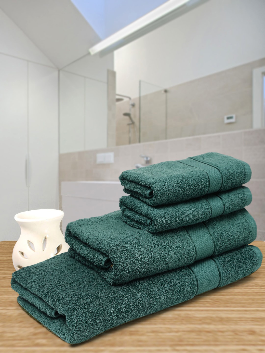 

Creeva Green Solid 525 GSM 4 Pc Towel Set