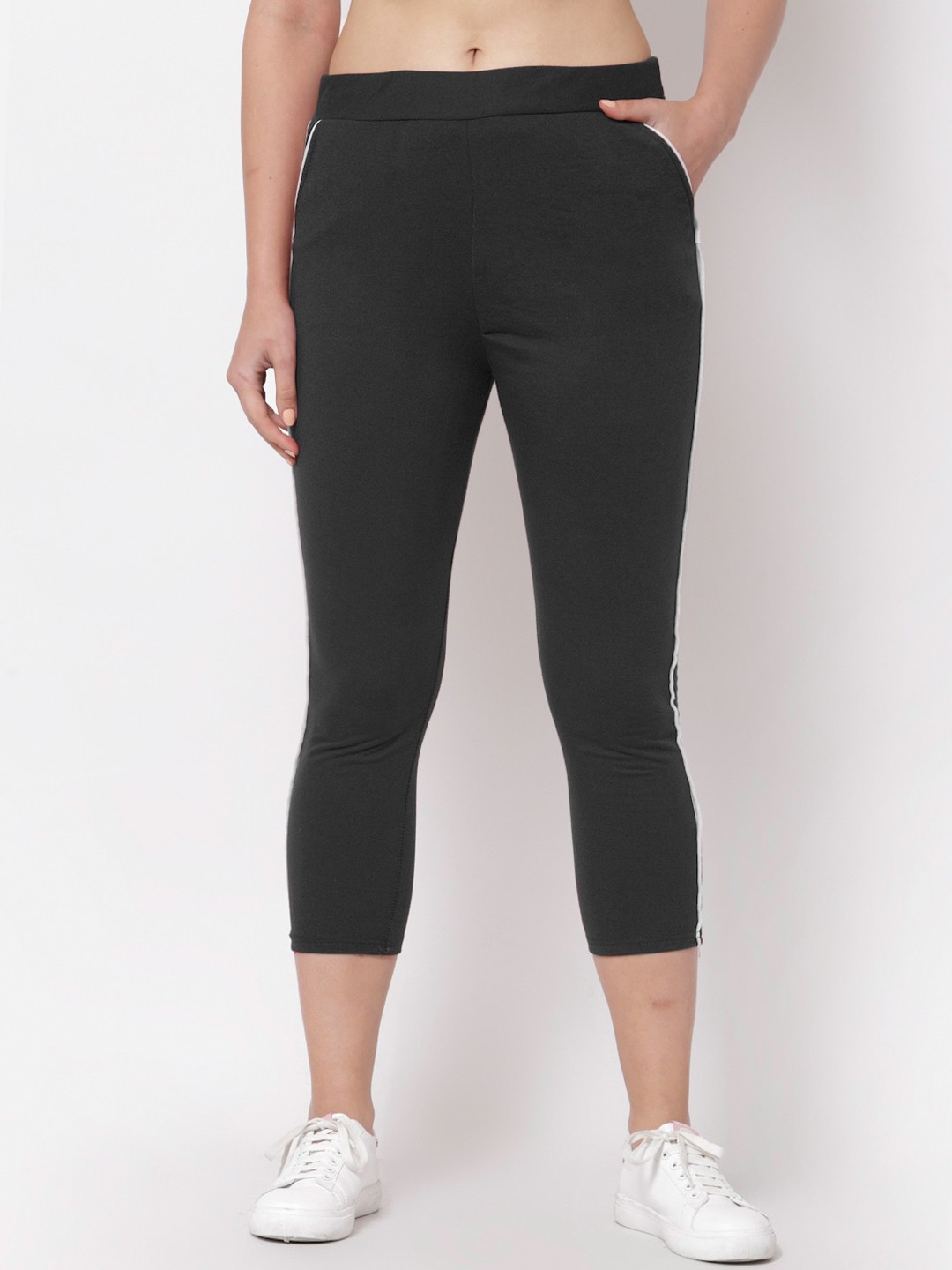 

KLOTTHE Women Black Solid Slim Fit Woolen Track Pants