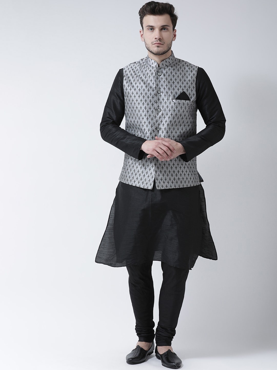 

DEYANN Men Silver-Toned & Black Printed Kurta with Churidar & Nehru Jacket