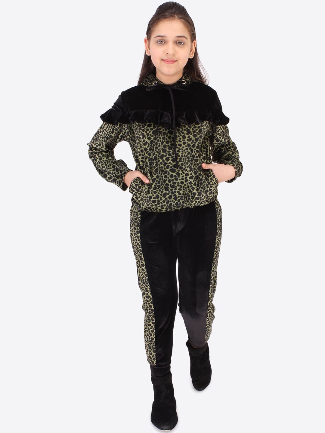 

CUTECUMBER Girls Black & Beige Printed Track Suit