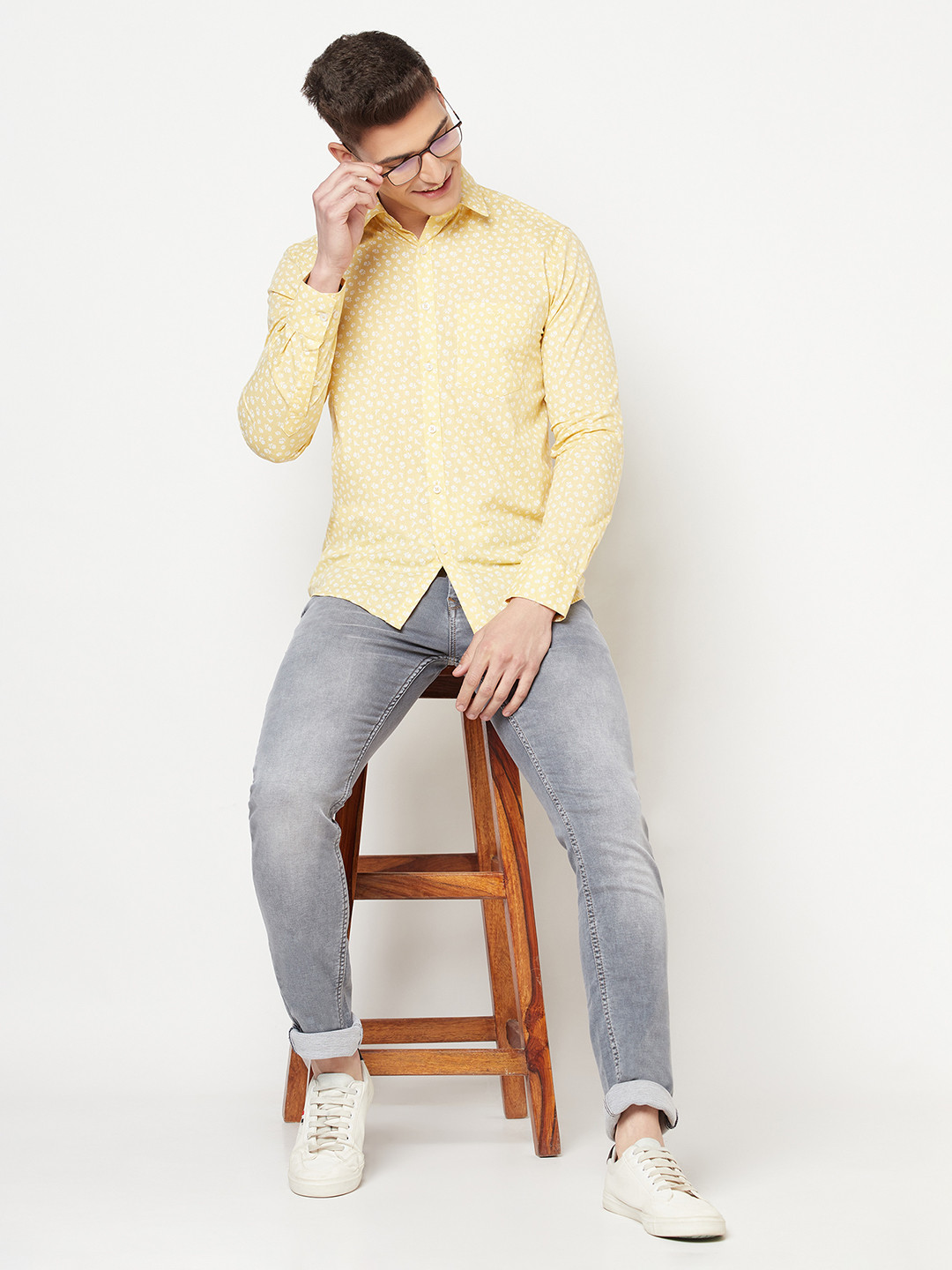 

Crimsoune Club Men Yellow & White Slim Fit Floral Printed Pure Cotton Casual Shirt