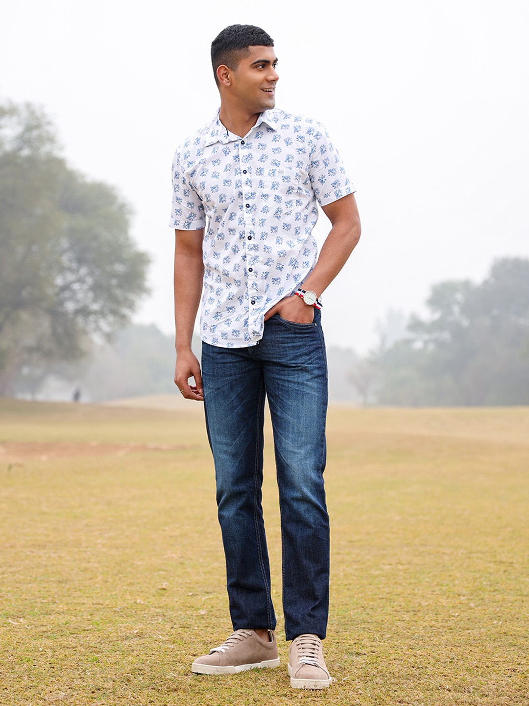 

Crimsoune Club Men White Slim Fit Floral Printed Casual Shirt