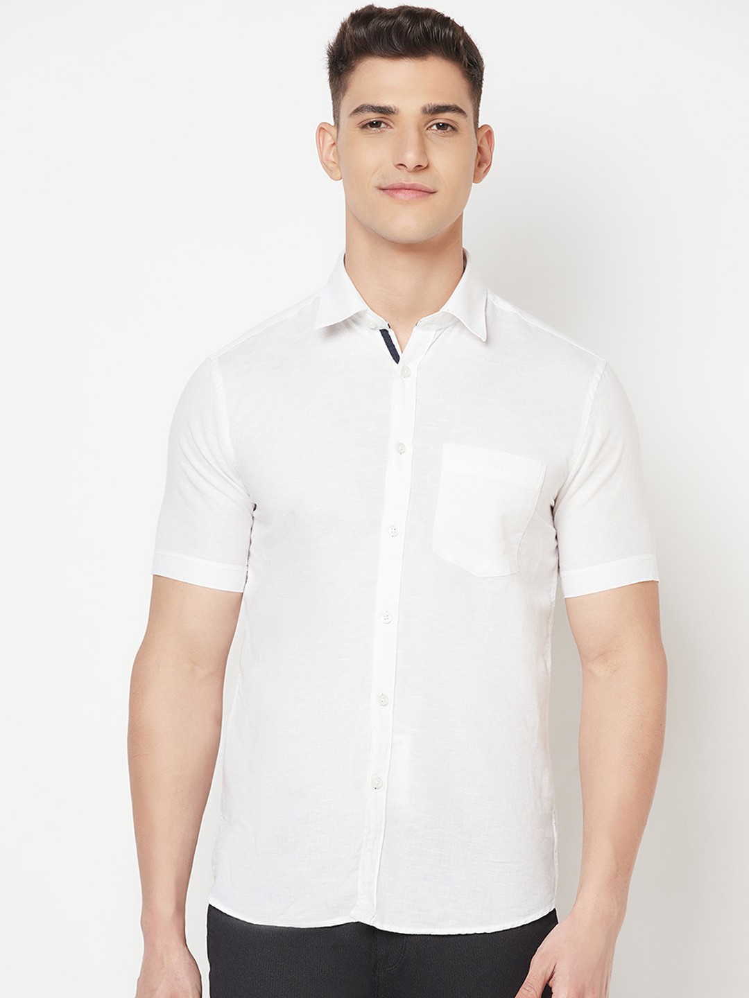 

Crimsoune Club Men White Solid Slim Fit Casual Shirt