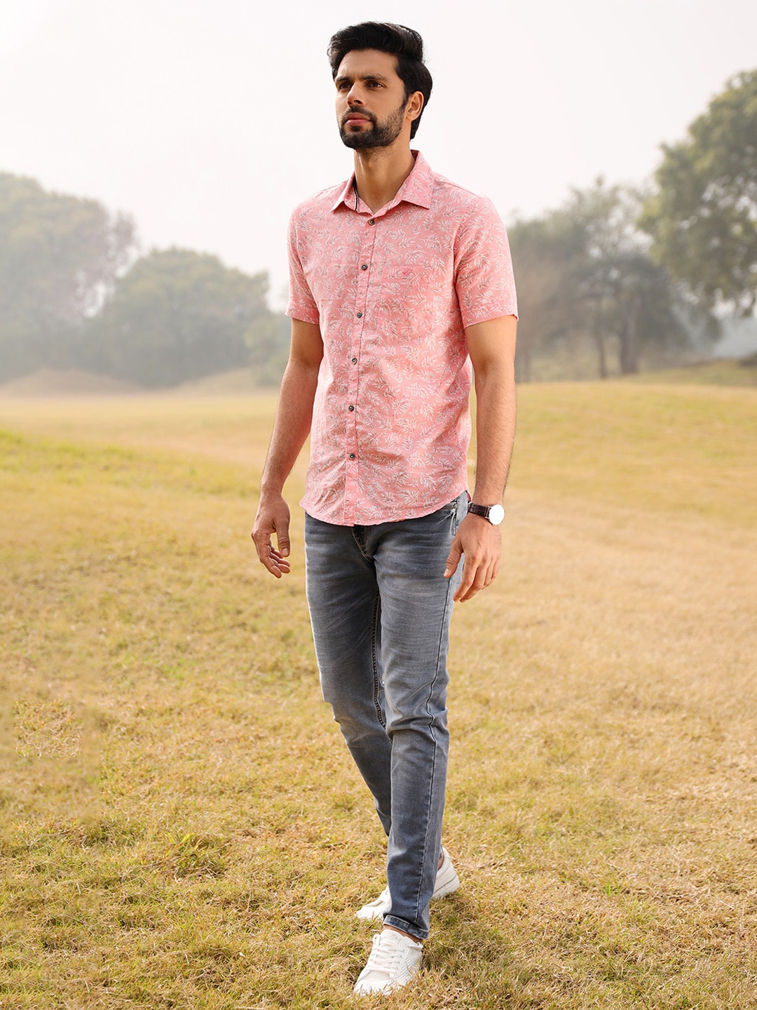 

Crimsoune Club Men Pink Slim Fit Floral Printed Casual Shirt