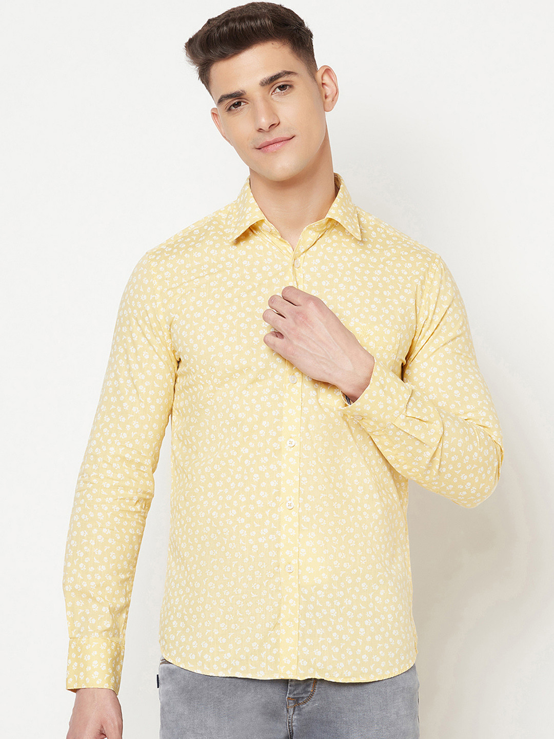 

Crimsoune Club Men Yellow Slim Fit Floral Printed Casual Shirt