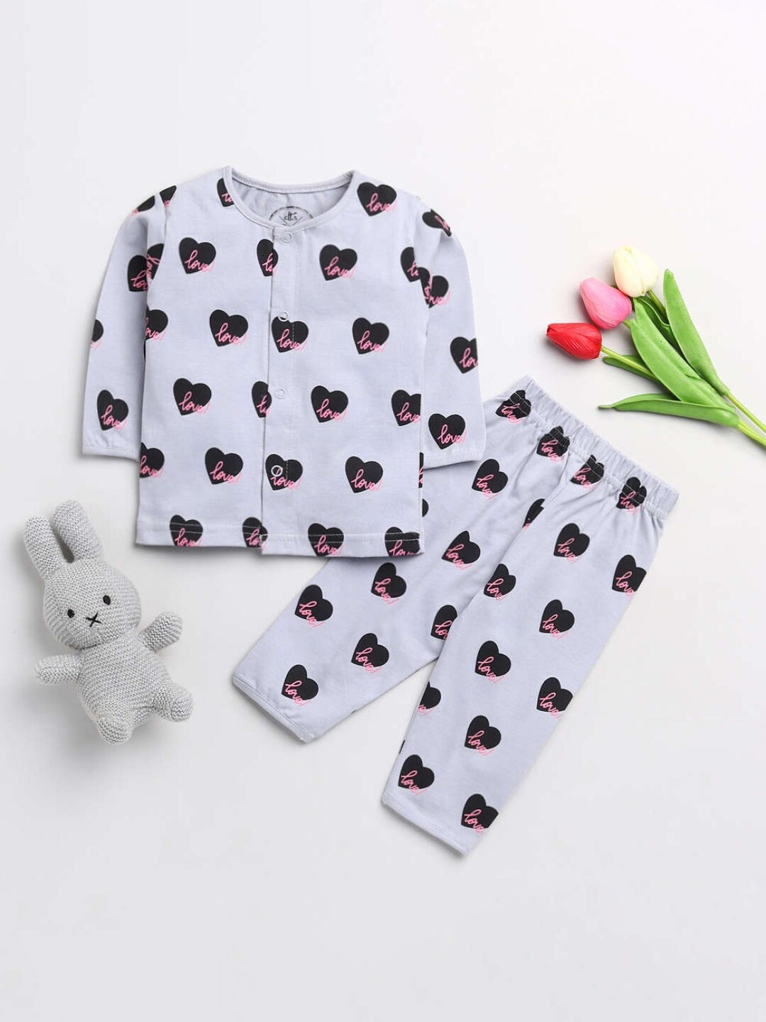 

Clt s Unisex Kids Grey & Black Geometric With Heart Printed Pure Cotton Night suit