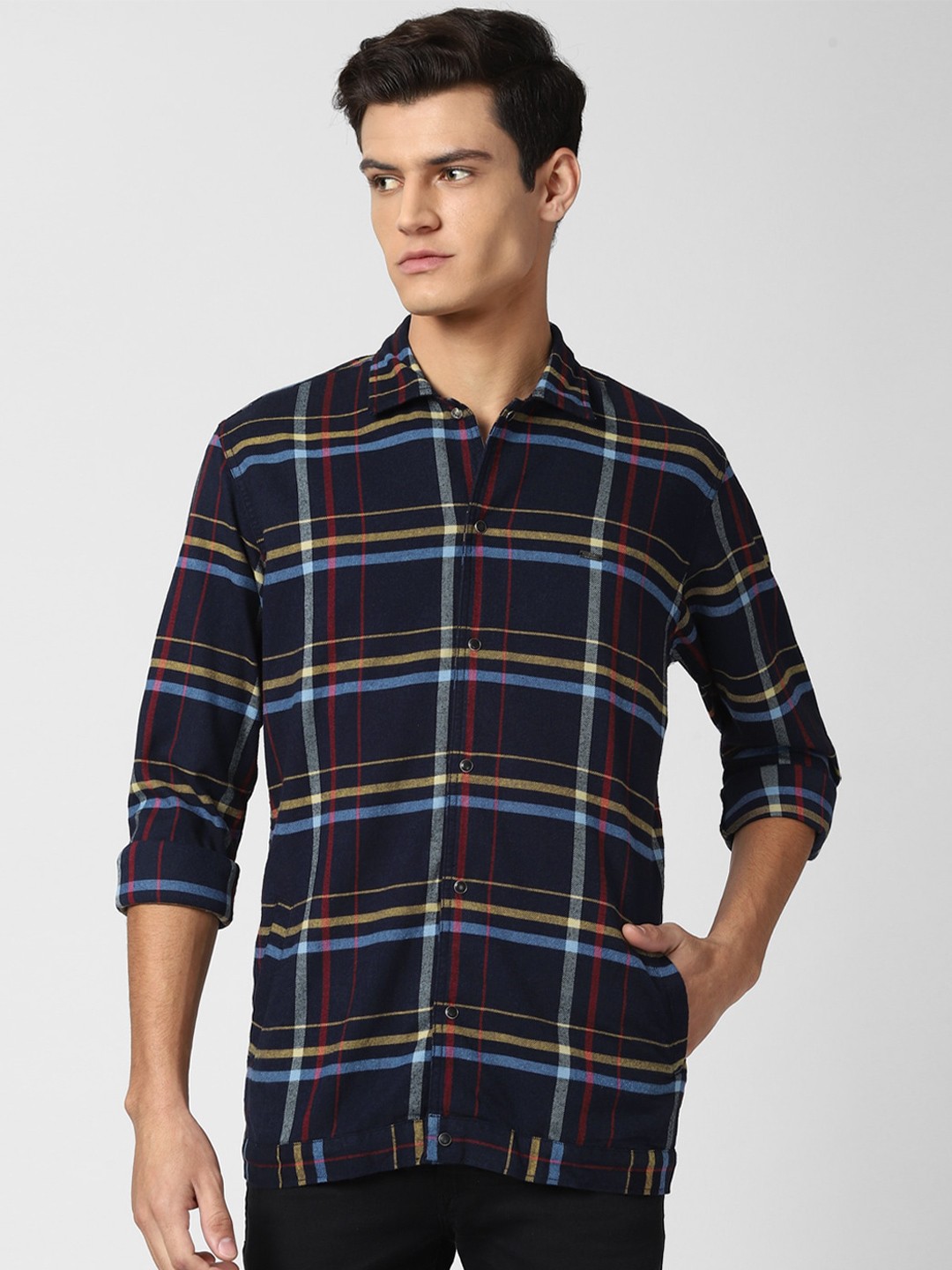 

Peter England Casuals Men Navy Blue Slim Fit Cotton Checked Casual Shirt