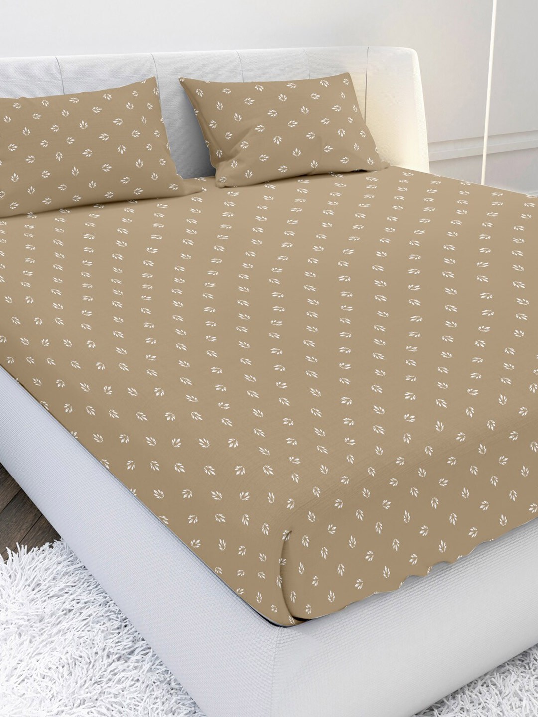 

MAYFAIR HOMES LONDON Gold-Toned & White Floral 210 TC Queen Bedsheet with 2 Pillow Covers