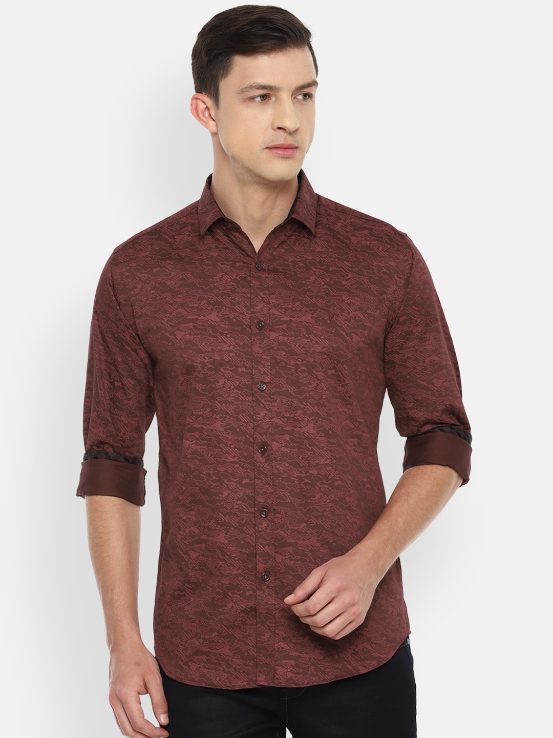 

V Dot Men Burgundy Cotton Slim Fit Printed Casual Shirt