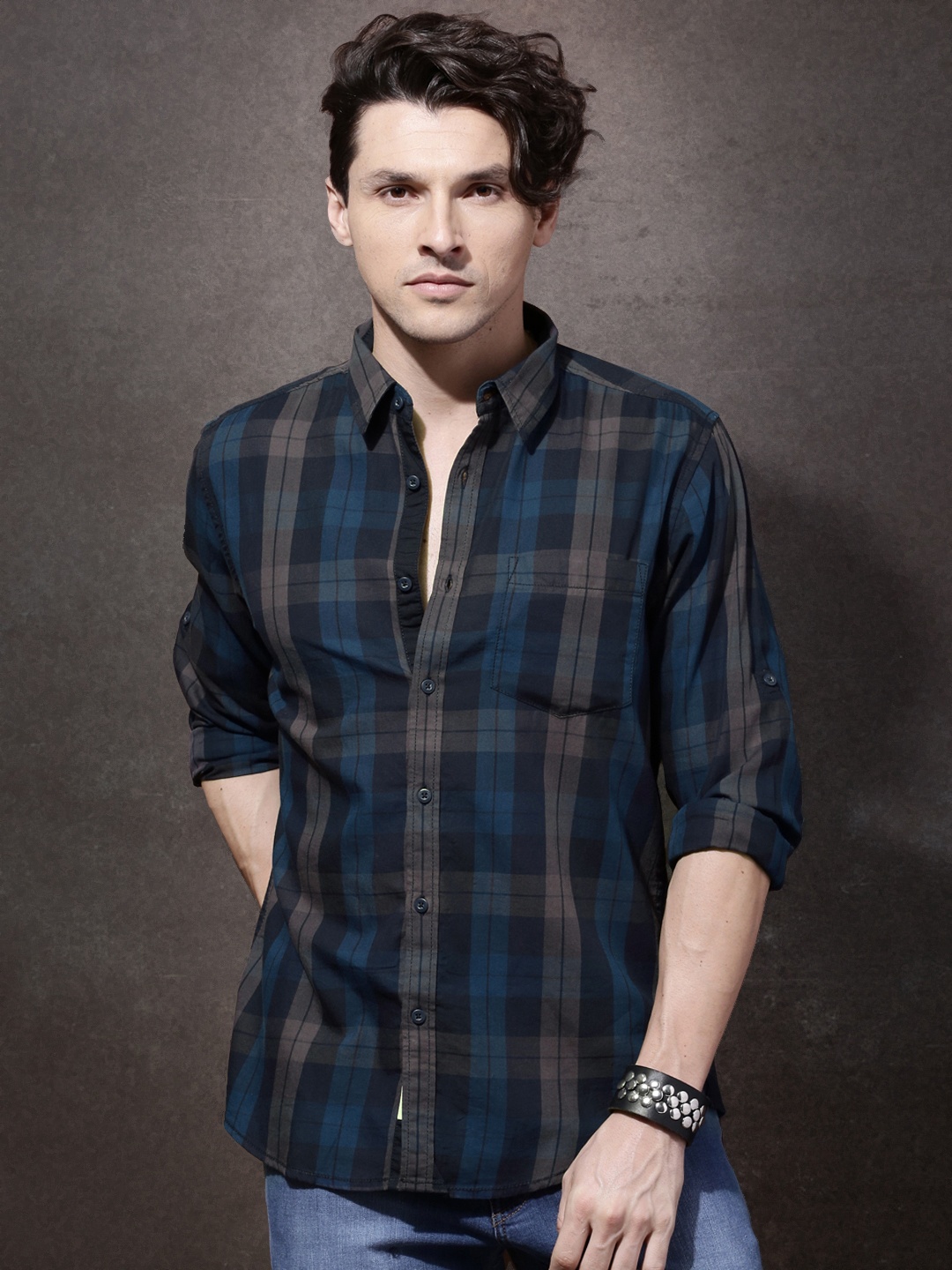 

Roadster Men Navy & Grey Checked Casual Shirt, Navy blue