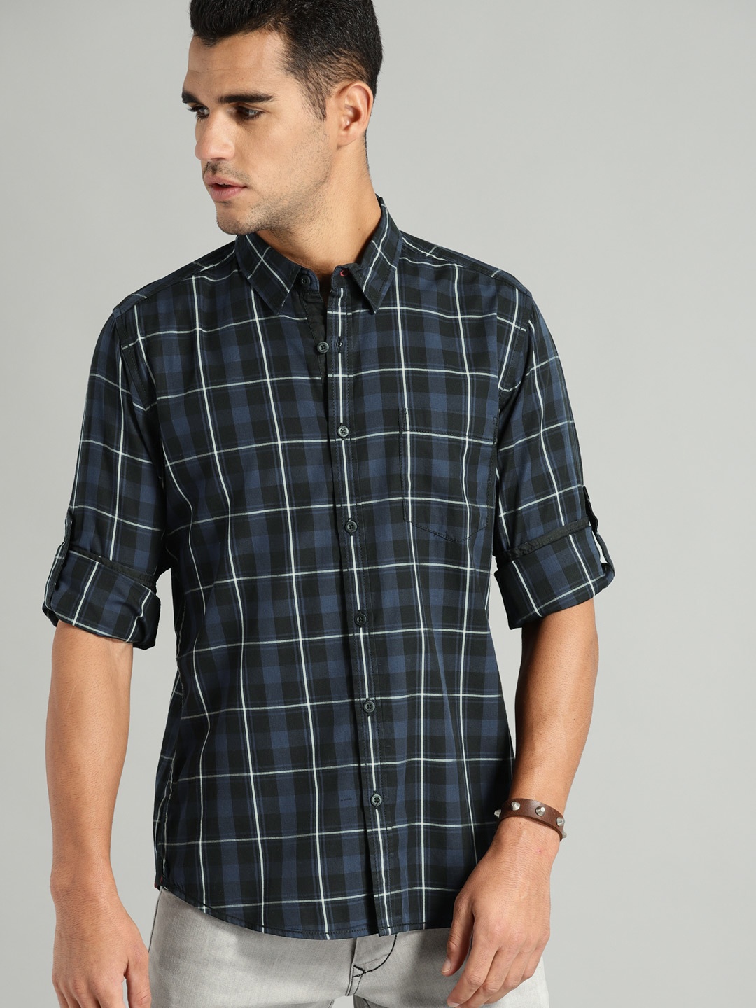 

Roadster Men Navy & White Checked Casual Sustainable Shirt, Navy blue