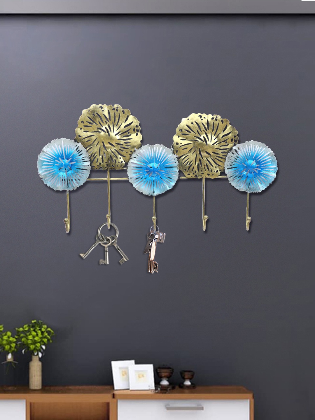 

Aapno Rajasthan Blue & Golden Key Hanging Wall Decor