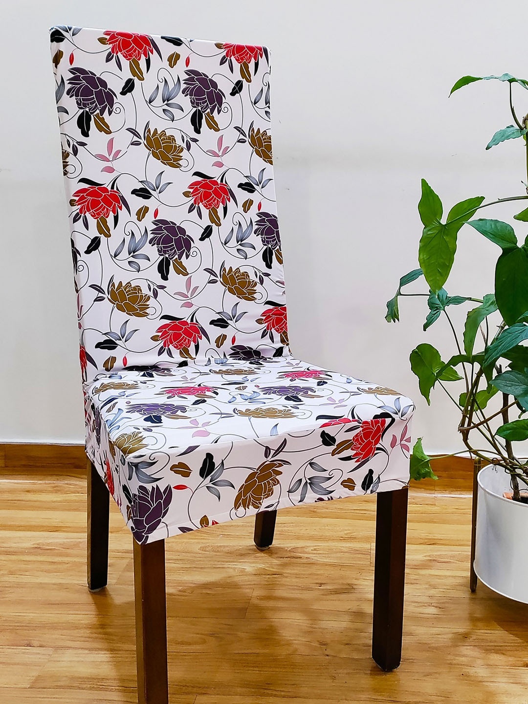 

STITCHNEST Set Of 6 White & Red Printed Chair Covers