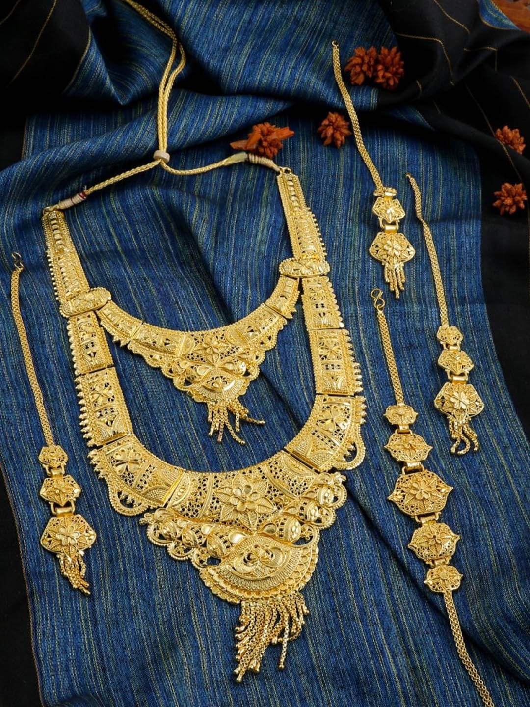 

Yellow Chimes Woman Gold Designer Antique Long Traditional Jewellery Set
