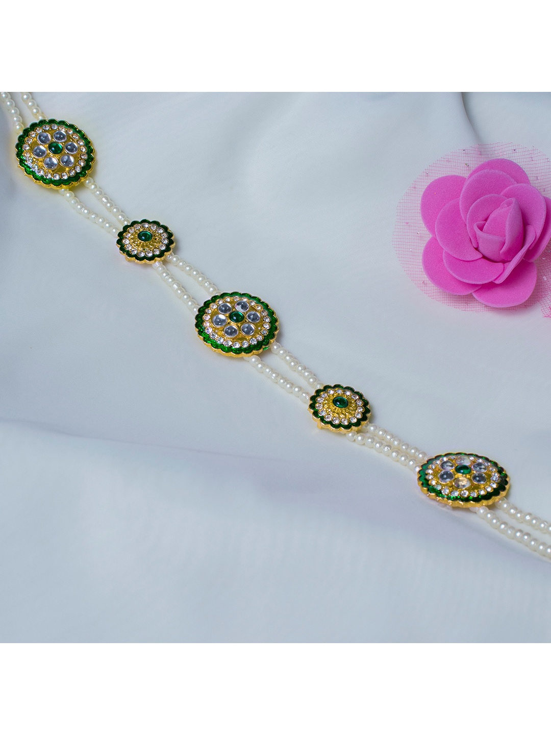 

MORKANTH JEWELLERY Gold-Plated Green & White Kundan-Studded & Beaded Mathapatti