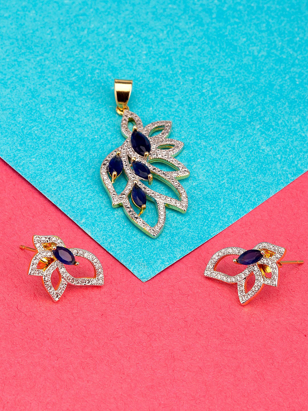 

Voylla Women Gold-Toned Designer Leafy Dual Plated Pendant Set