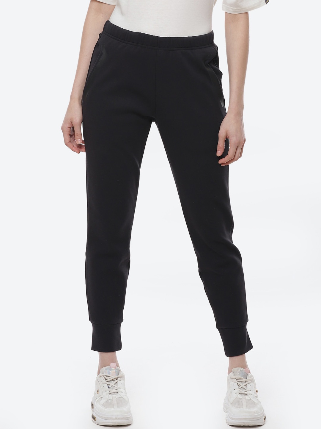 

ASICS Women Black Tech Knit Tapered Solid Joggers