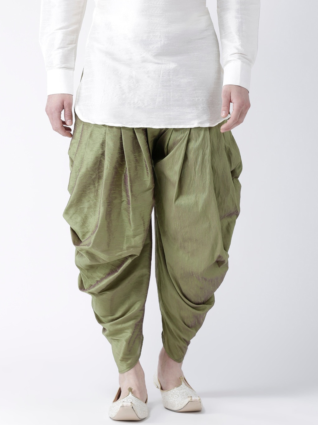 

DEYANN Men Green Solid Patiala
