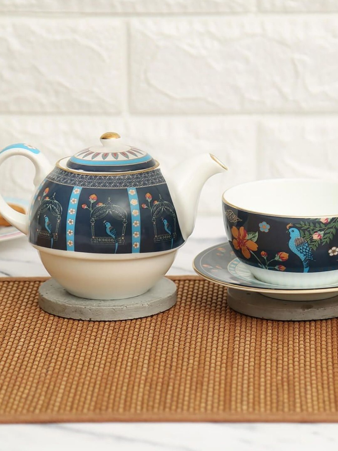 

India Circus Blue & White Floral Printed Ceramic Glossy Kettle Set For One