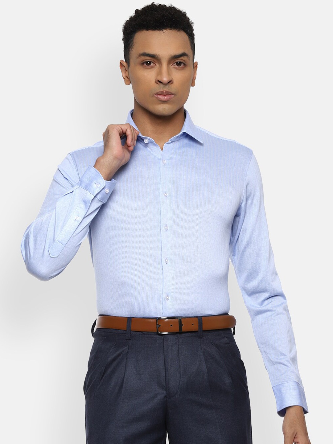 

Van Heusen Men Blue Slim Fit Formal Shirt
