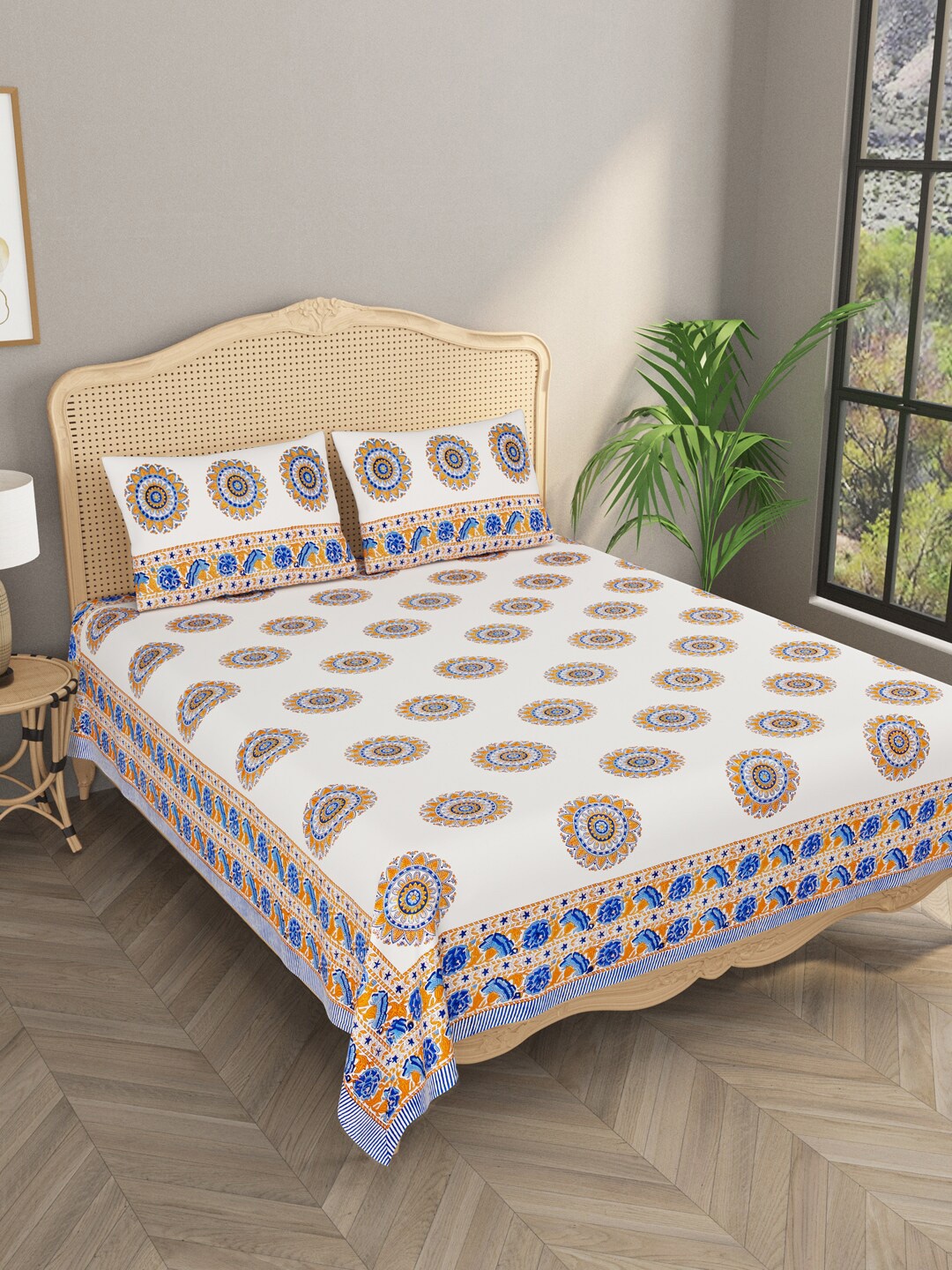 

Gulaab Jaipur White Ethnic Motifs 600 TC 1 King Bedsheet with 2 Pillow Covers