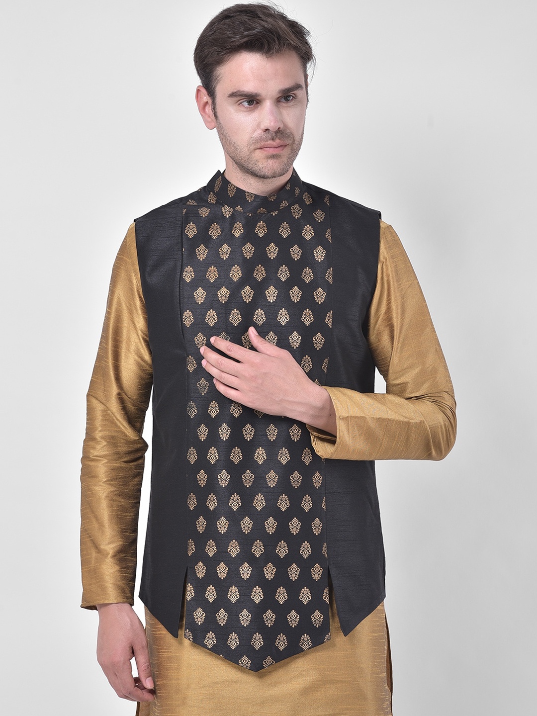 

DEYANN Men Black & Gold-Coloured Printed Woven Nehru Jacket