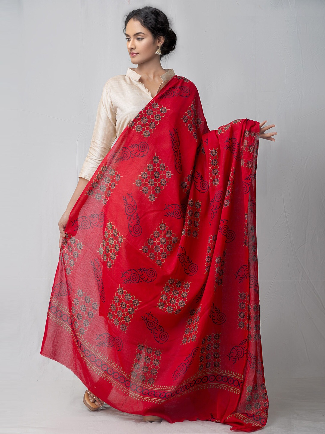 

Unnati Silks Red Ethnic Motifs Dyed Pure Cotton Tie and Dye Dupatta with Zari