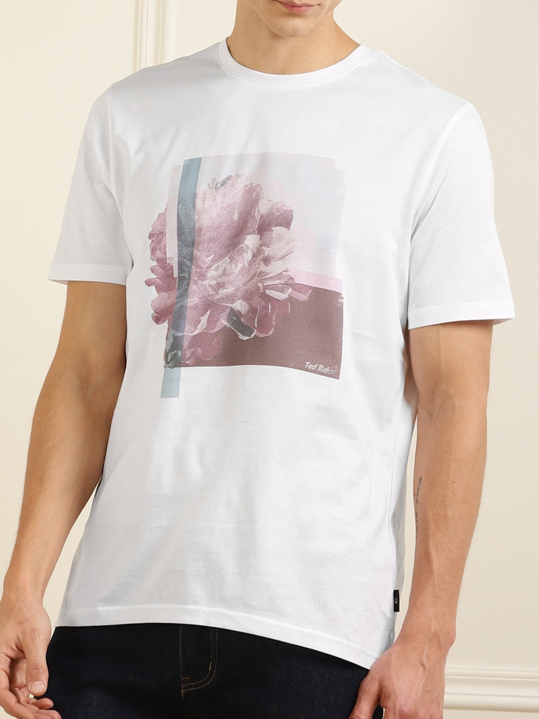 

Ted Baker Men White Graphic Printed T-shirt