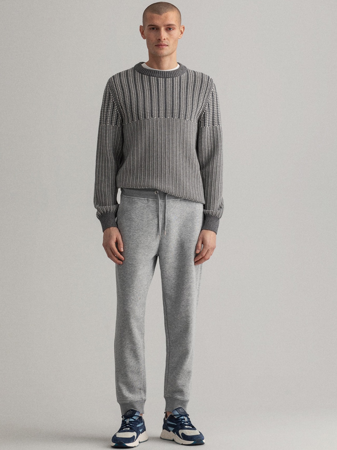 

GANT Men Grey Solid Cotton Joggers